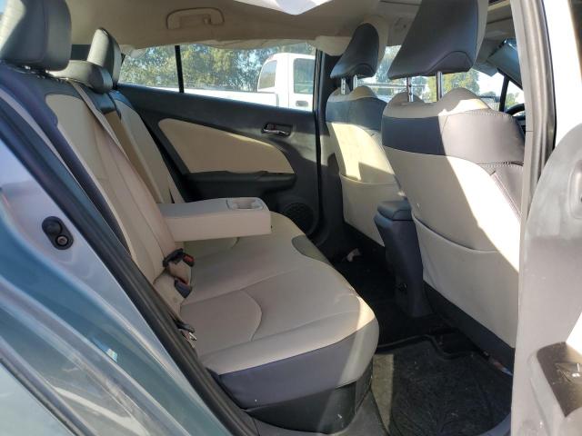 JTDKARFU1J3547976 - 2018 TOYOTA PRIUS SILVER photo 10