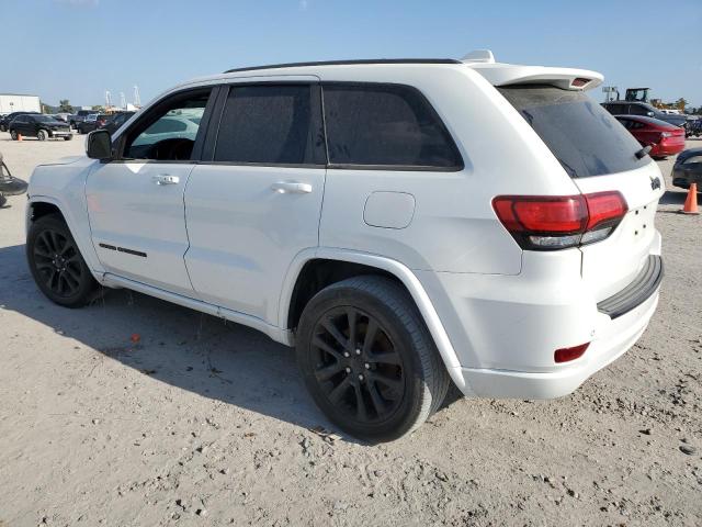 1C4RJEAG6JC157156 - 2018 JEEP GRAND CHER LAREDO WHITE photo 2