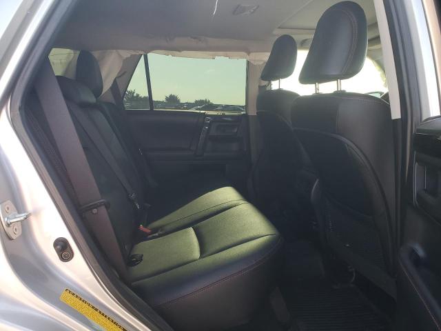 JTEBU5JR0J5588716 - 2018 TOYOTA 4RUNNER SR5/SR5 PREMIUM 银色 照片 11