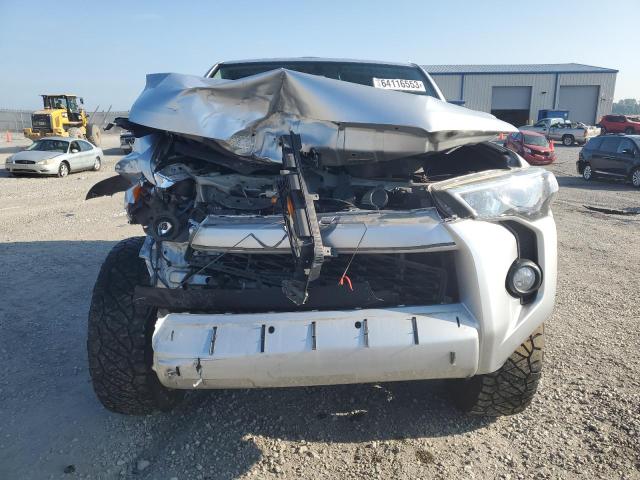 JTEBU5JR0J5588716 - 2018 TOYOTA 4RUNNER SR5/SR5 PREMIUM 银色 照片 5