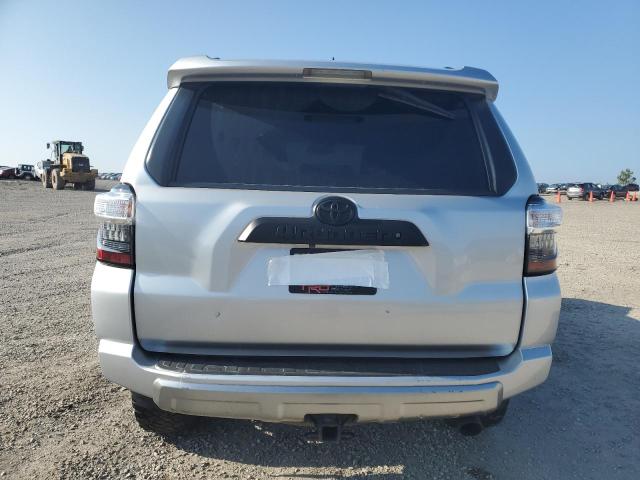 JTEBU5JR0J5588716 - 2018 TOYOTA 4RUNNER SR5/SR5 PREMIUM 银色 照片 6