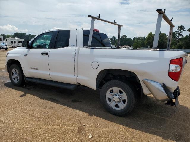 5TFUW5F11JX741201 - 2018 TOYOTA TUNDRA DOUBLE CAB SR/SR5 WHITE photo 2