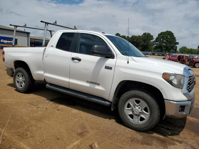 5TFUW5F11JX741201 - 2018 TOYOTA TUNDRA DOUBLE CAB SR/SR5 WHITE photo 4