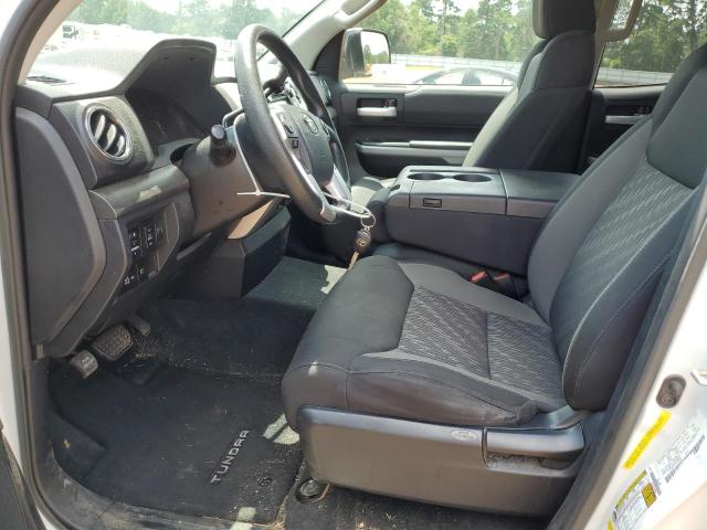 5TFUW5F11JX741201 - 2018 TOYOTA TUNDRA DOUBLE CAB SR/SR5 WHITE photo 7
