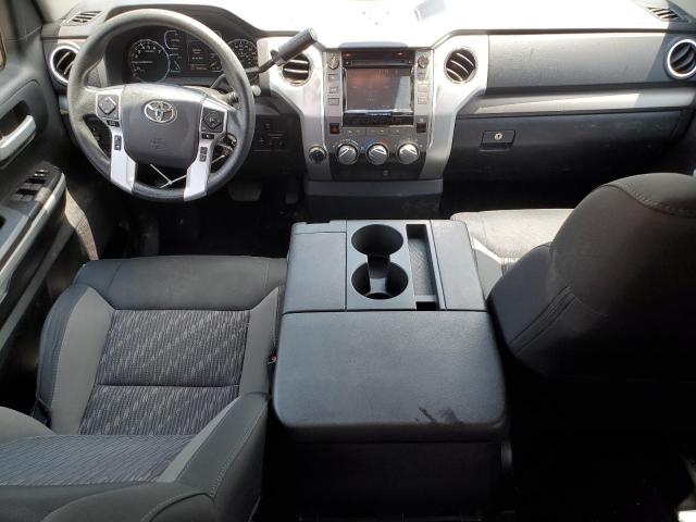 5TFUW5F11JX741201 - 2018 TOYOTA TUNDRA DOUBLE CAB SR/SR5 WHITE photo 8