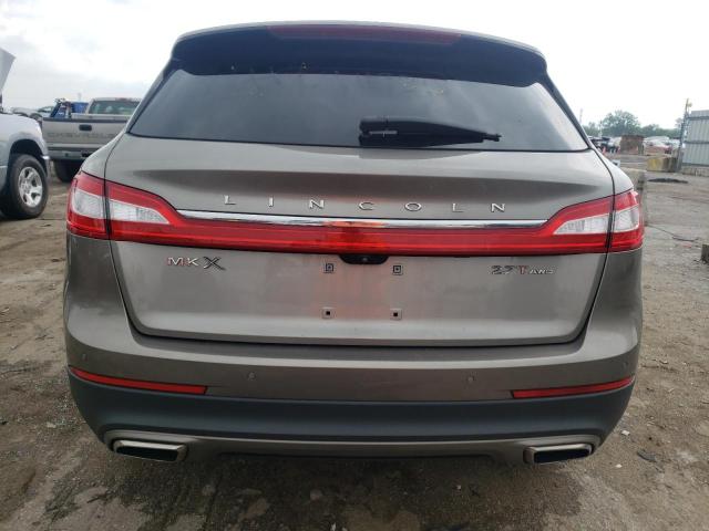 2LMPJ8LP2HBL10566 - 2017 LINCOLN MKX RESERVE أسمر صورة 6