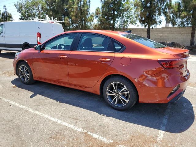 3KPF24AD4NE474318 - 2022 KIA FORTE FE ORANGE photo 2