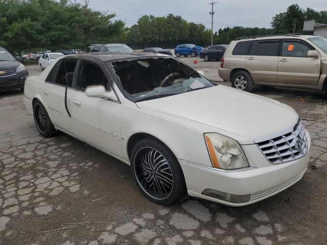 1G6KD57Y58U145774 - 2008 CADILLAC DTS WHITE photo 4