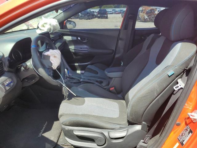 KMHTG6AFXLU027939 - 2020 HYUNDAI VELOSTER BASE Pomarańczowy zdjęcie 7