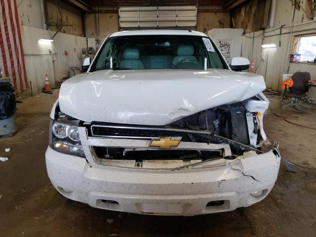 1GNSKBE05BR180511 - 2011 CHEVROLET TAHOE K1500 LT WHITE photo 5