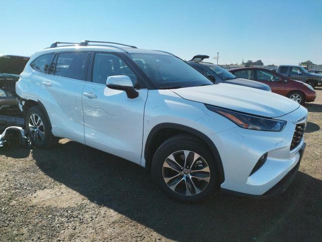 5TDHZRBH3NS566495 - 2022 TOYOTA HIGHLANDER XLE Սպիտակ լուսանկար 4