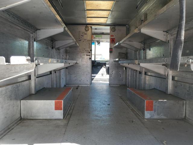4UZA4FF47WC991013 - 1998 FREIGHTLINER CHASSIS M LINE WALK-IN VAN WHITE photo 10
