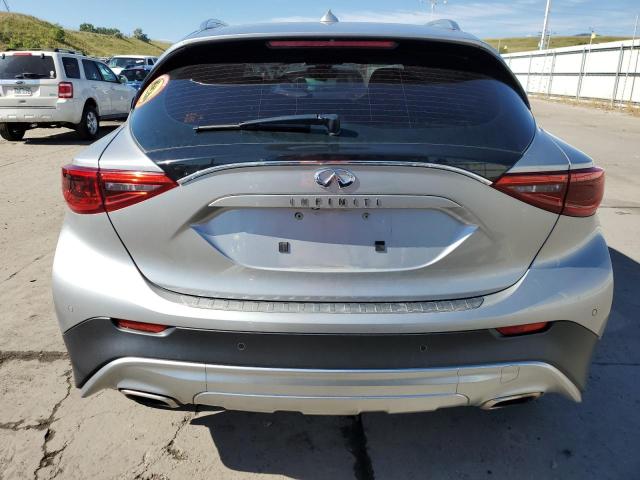 SJKCH5CR0HA031796 - 2017 INFINITI QX30 BASE 银色 照片 6