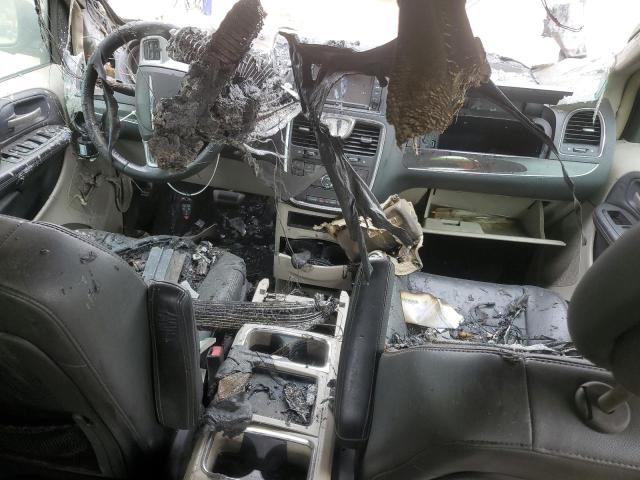 2C4RC1CG5DR585098 - 2013 CHRYSLER TOWN & COU TOURING L SILVER photo 8