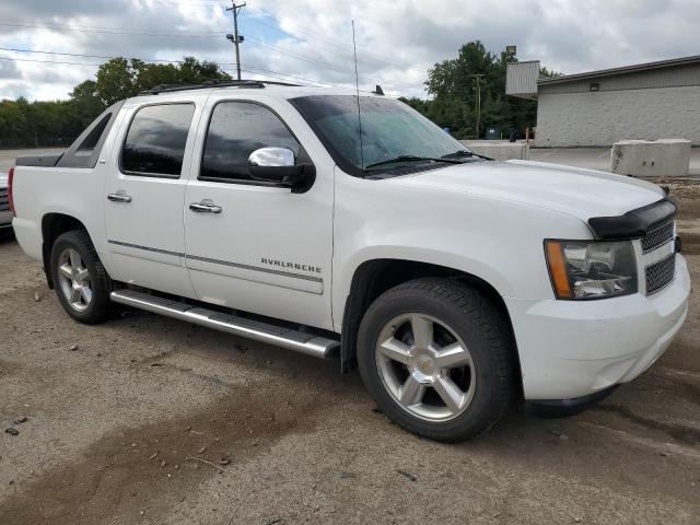 3GNTKGE34BG298254 - 2011 CHEVROLET AVALANCHE LTZ WHITE photo 4