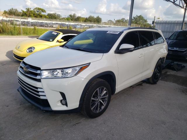 5TDKZRFH7JS542291 - 2018 TOYOTA HIGHLANDER SE WHITE photo 1