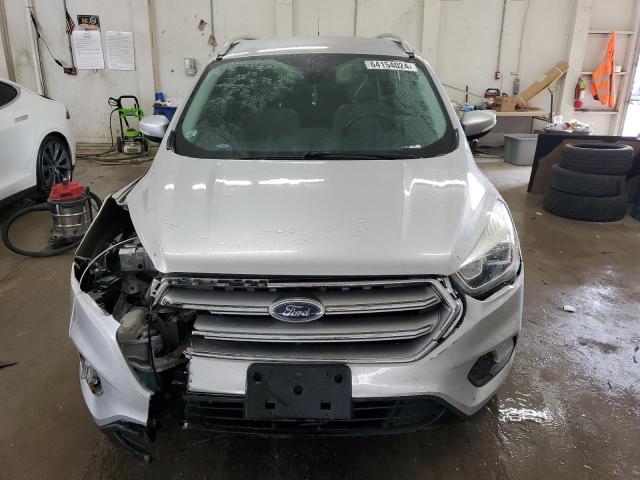 1FMCU0J92HUD56321 - 2017 FORD ESCAPE TITANIUM SILVER photo 5