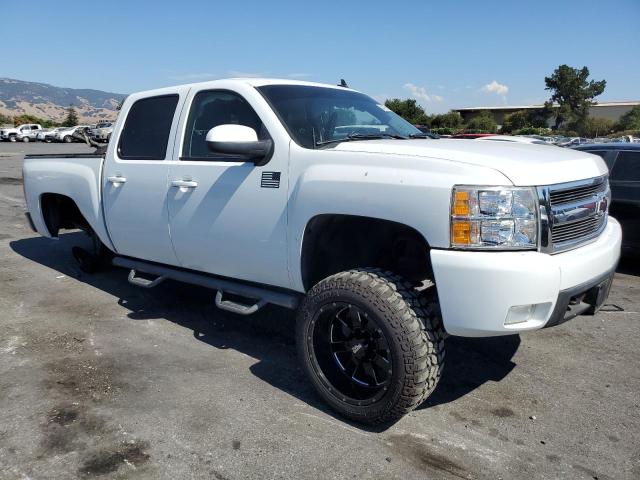 2GCEC13J571541082 - 2007 CHEVROLET SILVERADO C1500 CREW CAB WHITE photo 4