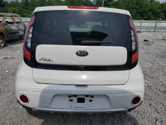 KNDJP3A50J7568611 - 2018 KIA SOUL + WHITE photo 6