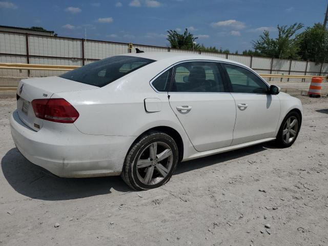 1VWAT7A33FC084672 - 2015 VOLKSWAGEN PASSAT S WHITE photo 3