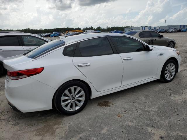 5XXGT4L35JG263264 - 2018 KIA OPTIMA LX WHITE photo 3