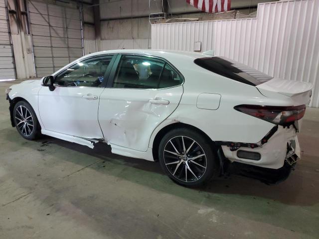 4T1G11AK0PU807778 - 2023 TOYOTA CAMRY SE NIGHT SHADE WHITE photo 2
