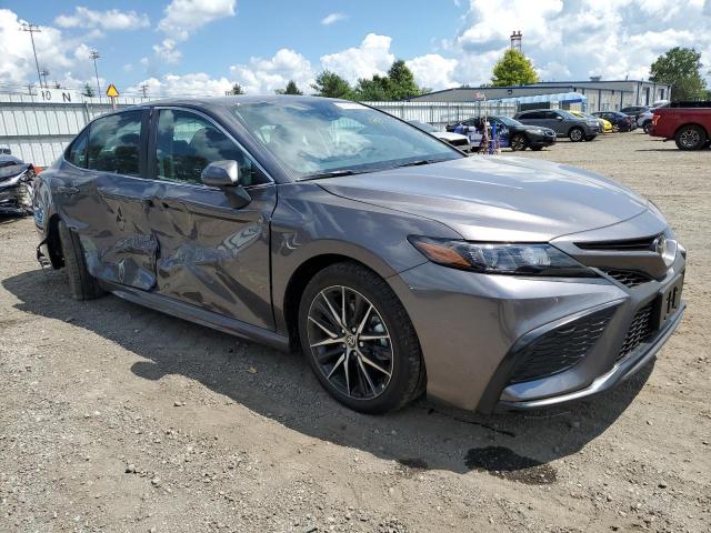 4T1G11AKXPU824121 - 2023 TOYOTA CAMRY SE NIGHT SHADE GRAY photo 4