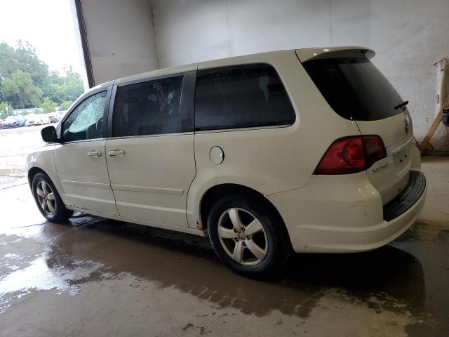 2V4RW3D18AR348393 - 2010 VOLKSWAGEN ROUTAN SE WHITE photo 2