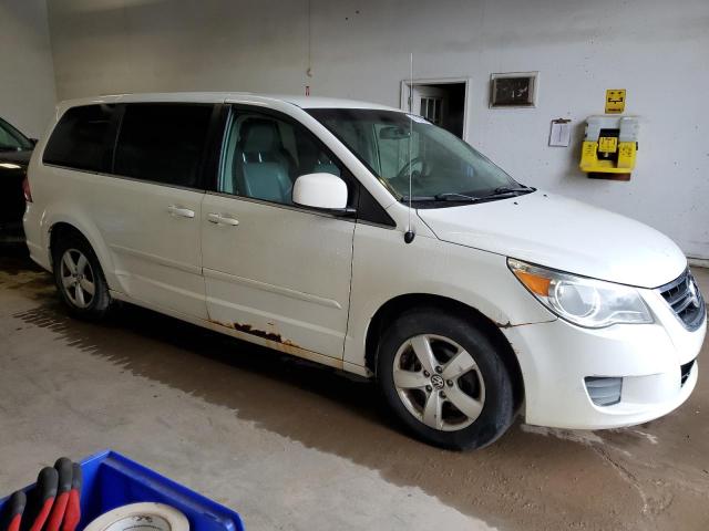 2V4RW3D18AR348393 - 2010 VOLKSWAGEN ROUTAN SE WHITE photo 4