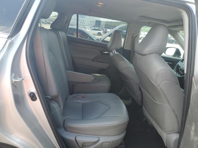5TDGZRAHXLS502755 - 2020 TOYOTA HIGHLANDER XLE SILVER photo 11