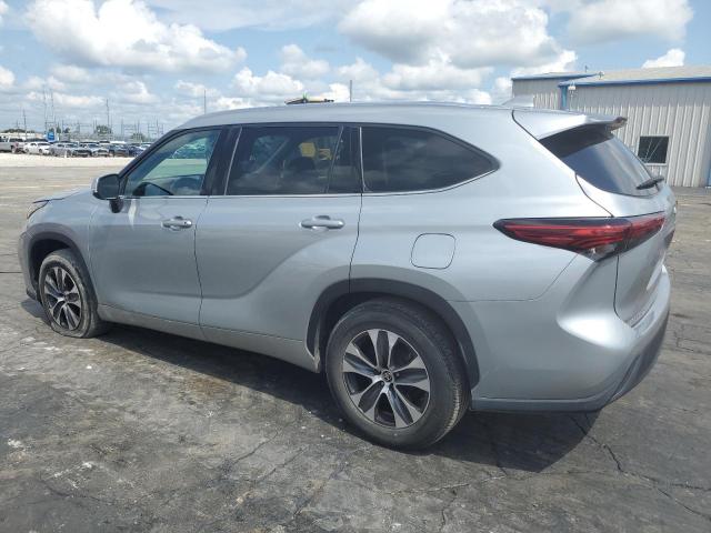 5TDGZRAHXLS502755 - 2020 TOYOTA HIGHLANDER XLE SILVER photo 2