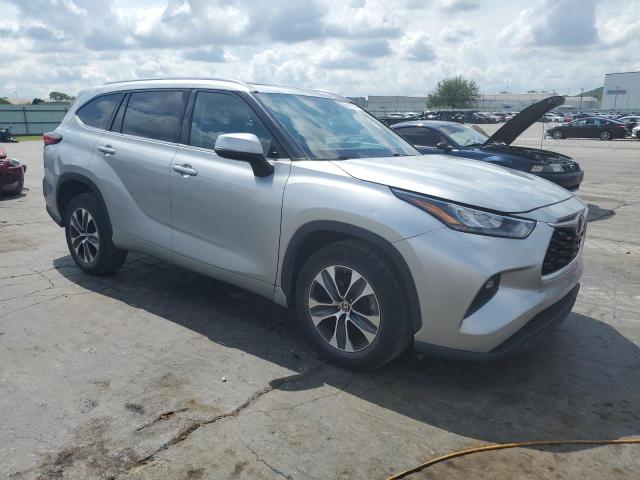 5TDGZRAHXLS502755 - 2020 TOYOTA HIGHLANDER XLE SILVER photo 4
