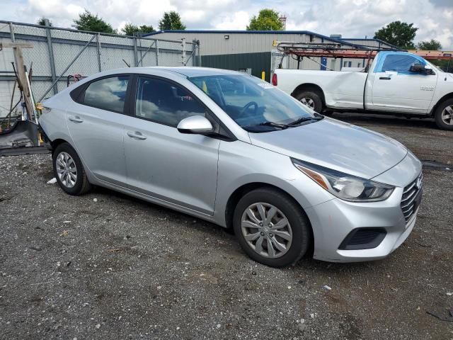 3KPC24A65LE120003 - 2020 HYUNDAI ACCENT SE SILVER photo 4