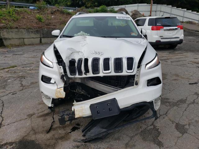 1C4PJMCB6HW510636 - 2017 JEEP CHEROKEE LATITUDE WHITE photo 5