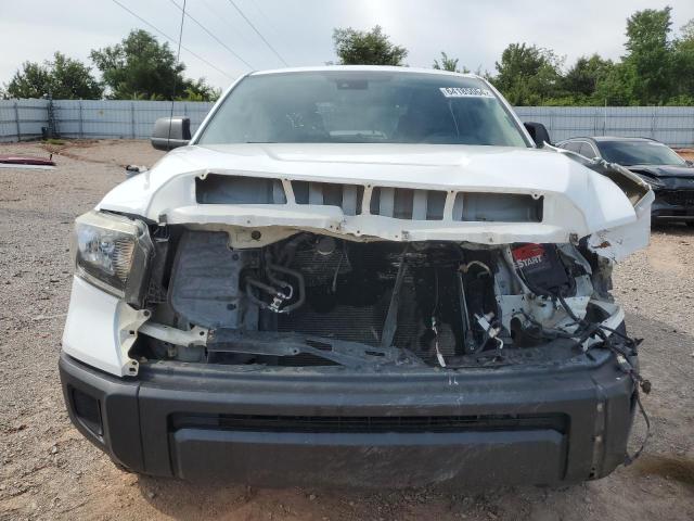 5TFUW5F18JX730759 - 2018 TOYOTA TUNDRA DOUBLE CAB SR/SR5 WHITE photo 5