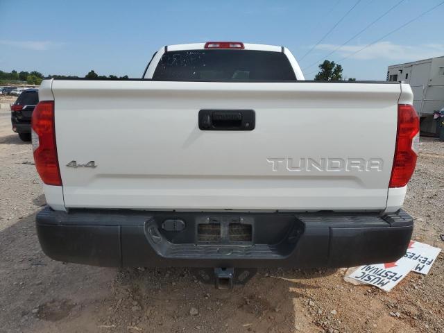 5TFUW5F18JX730759 - 2018 TOYOTA TUNDRA DOUBLE CAB SR/SR5 WHITE photo 6