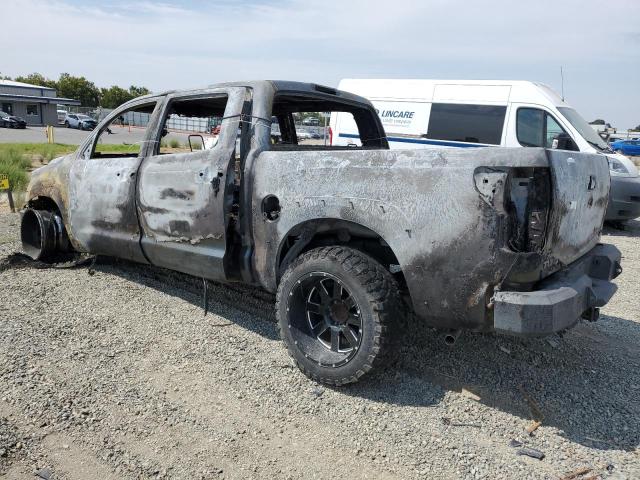 5TFDY5F14AX132792 - 2010 TOYOTA TUNDRA CREWMAX SR5 BURN photo 2