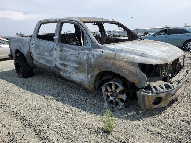 5TFDY5F14AX132792 - 2010 TOYOTA TUNDRA CREWMAX SR5 BURN photo 4