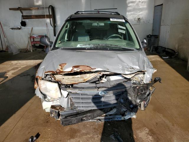 2C4GP54L05R468318 - 2005 CHRYSLER TOWN & COU TOURING SILVER photo 5