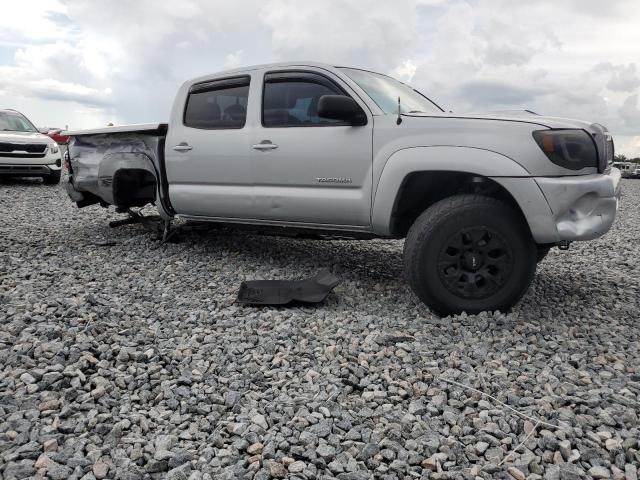 3TMJU4GN7BM122596 - 2011 TOYOTA TACOMA DOUBLE CAB PRERUNNER SILVER photo 4