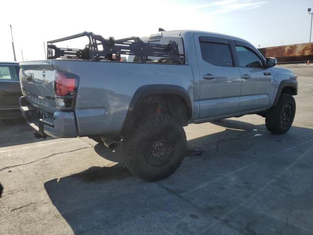 5TFCZ5AN4HX118615 - 2017 TOYOTA TACOMA DOUBLE CAB GRAY photo 3