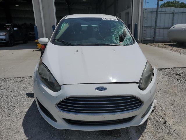3FADP4BJ4KM156137 - 2019 FORD FIESTA SE WHITE photo 5