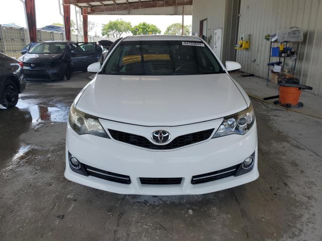 4T1BF1FK5EU745005 - 2014 TOYOTA CAMRY L WHITE photo 5