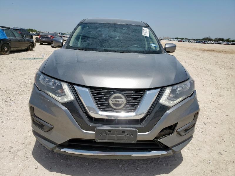 KNMAT2MV6JP521956 - 2018 NISSAN ROGUE S ნაცრისფერი ფოტო 5