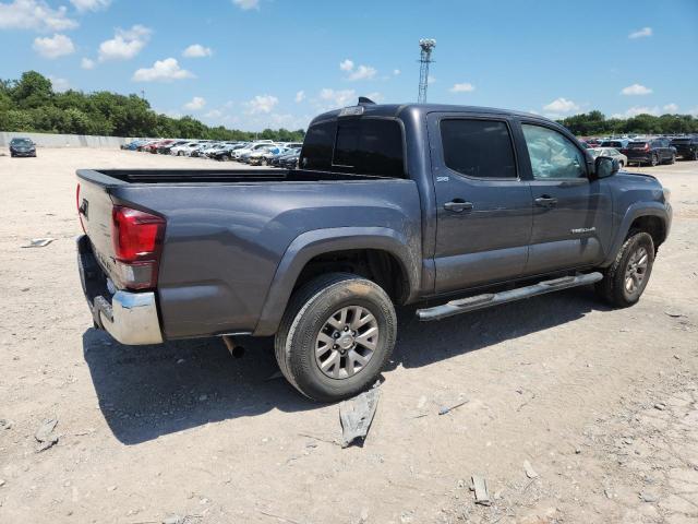 5TFAZ5CNXJX059211 - 2018 TOYOTA TACOMA DOUBLE CAB ნაცრისფერი ფოტო 3