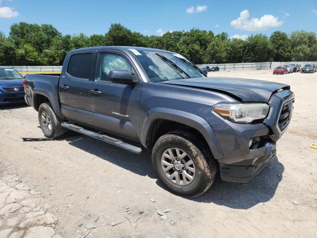 5TFAZ5CNXJX059211 - 2018 TOYOTA TACOMA DOUBLE CAB ნაცრისფერი ფოტო 4