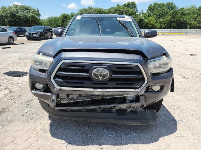 5TFAZ5CNXJX059211 - 2018 TOYOTA TACOMA DOUBLE CAB ნაცრისფერი ფოტო 5