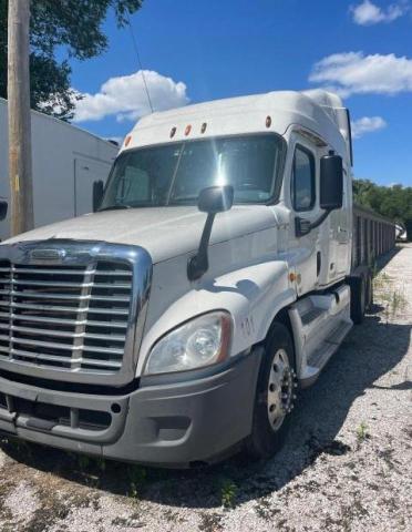 1FUJGLDR8CSBH1217 - 2012 FREIGHTLINER CASCADIA 1 WHITE photo 2