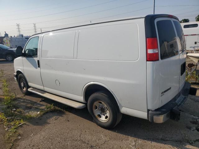 1GCWGAFG5J1904969 - 2018 CHEVROLET EXPRESS G2 WHITE photo 2