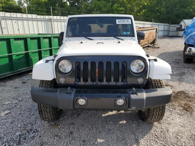 1C4BJWEG1EL322781 - 2014 JEEP WRANGLER U SAHARA WHITE photo 5